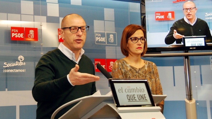La Secretaria General del PSN-PSOE, María Chivite y el Secretario de Educación, Carlos Gimeno,