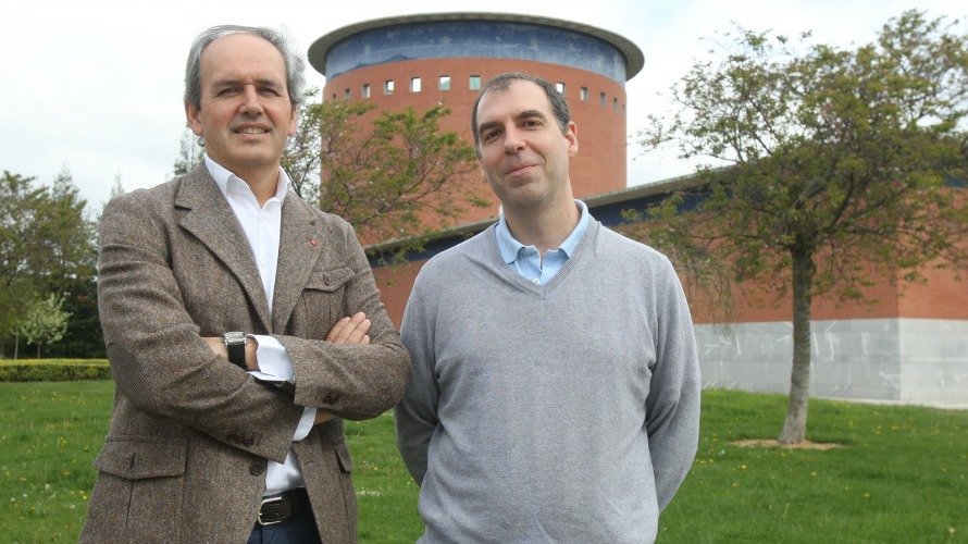 Los doctores Juan José Lasarte y David Escors, investigadores del CIMA y de Navarrabiomed.