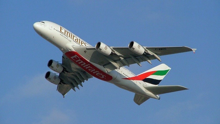 Uno de los aviones de Emirates Airlines, A380, despegando. 