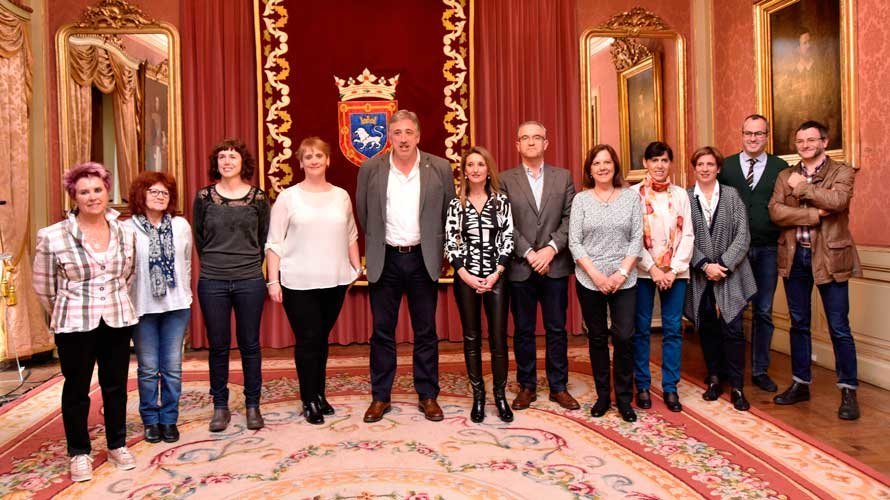 Recepción en el Ayuntamiento de Pamplona a la Asociación Navarra de Fibromialgia y Fatiga Crónica (FRIDA).