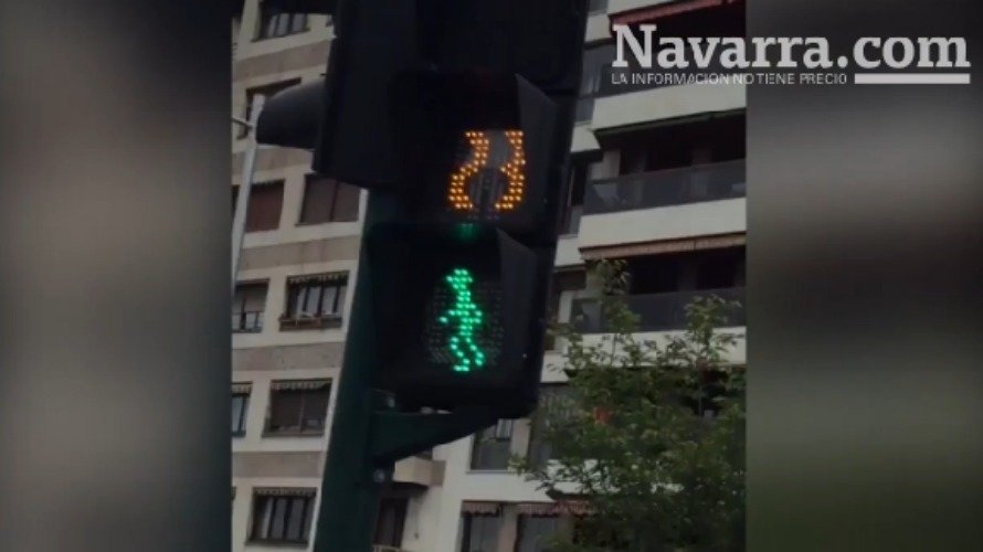 Imagen del semáforo, en Pamplona.