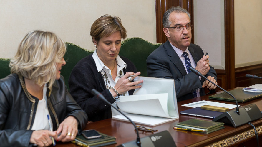 María Caballero, Ana Elizalde y Enrique Maya en la reunión de la Comisión de Asuntos Ciudadanos del Ayuntamiento de Pamplona. (2). IÑIGO ALZUGARAY