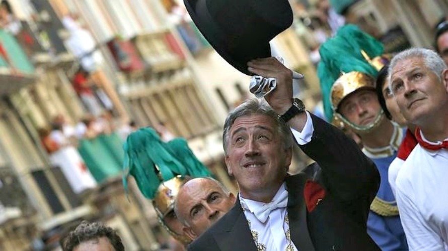 El alcalde de Pamplona, Joseba Asirón, en una procesión. EFE