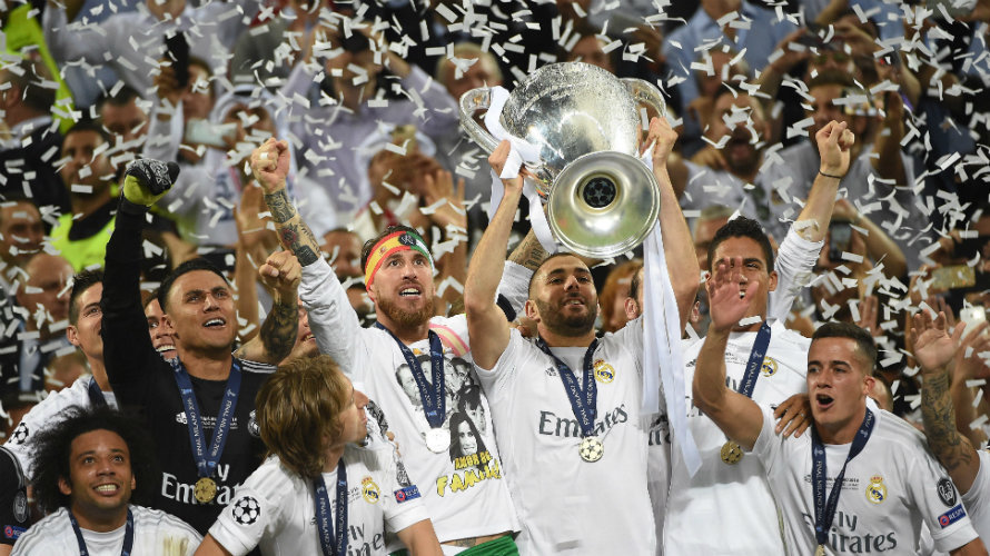 Los jugadores del Real Madrid celebran la Champions conseguida en Milán ante el Atlético de Madrid.