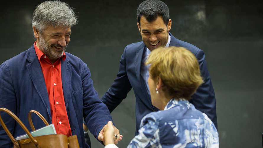 Koldo Martínez (Geroa Bai), José García (PP) y Begoña Ganuza (UPN) en el Parlamento de Navarra. (3). IÑIGO ALZUGARAY