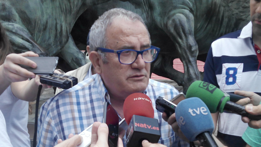 Luis Sabalza ante los periodistas..