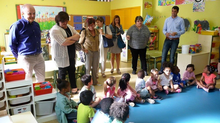 La Comisión de Educación visita el Colegio Público San Jorge.