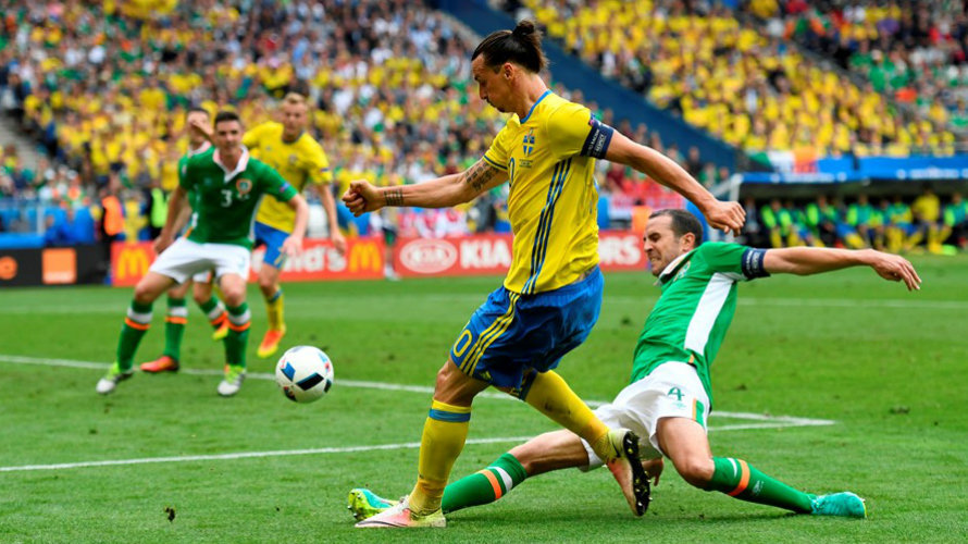 Ibrahimovic en acción durante el Suecia - Irlanda. Foto Uefa