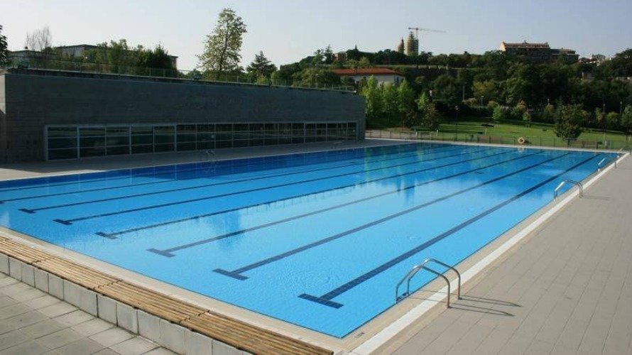 Una de las piscinas de verano de Aranzadi. Aranzadi Ciudad Deportiva