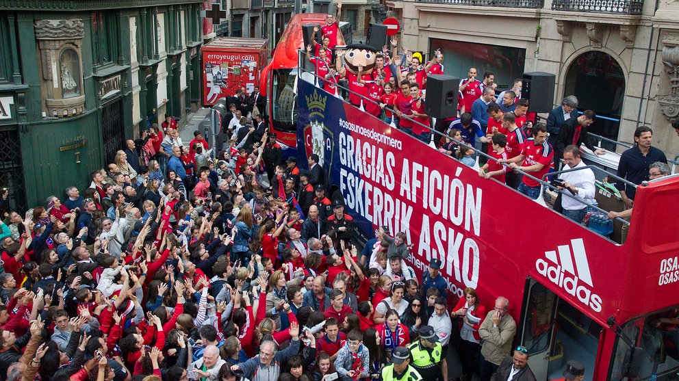 Osasuna celebra el ascenso en Pamplona con visita al Ayuntamiento de Pamplona. CAOSASUNA_MIKEL SAIZ (24)