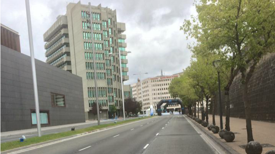 La avenida de Ejército, cortada y sin público este domingo 19 de junio. 