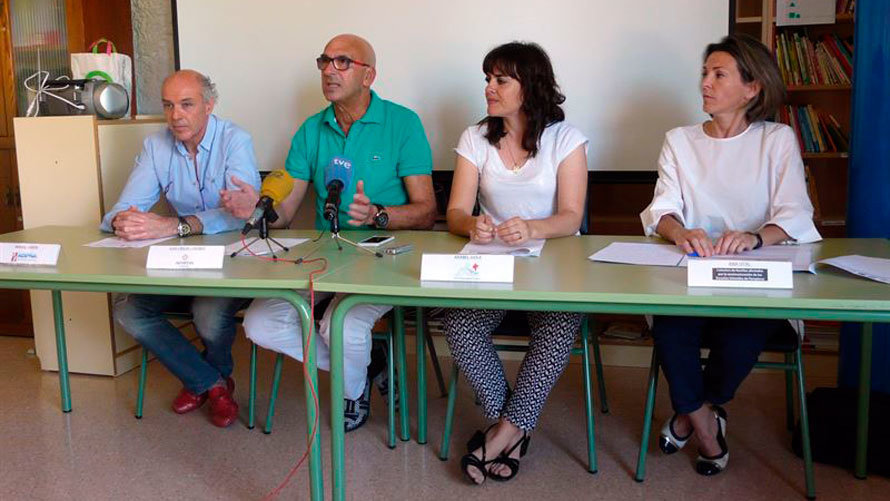 Mesa de trabajo con las diferentes asociaciones que buscan un pacto educativo en Navarra. EUROPA PRESS/EndoComunicación