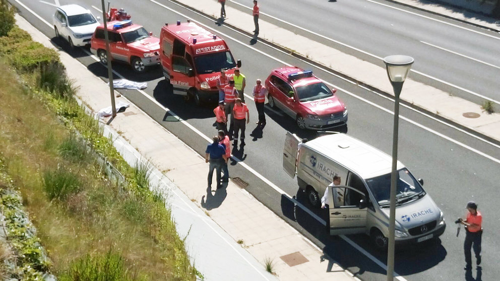 Imagen del accidente en la Autovía del Camino (PABLO LASAOSA).