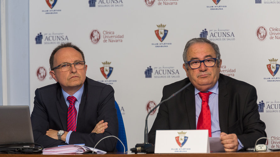 Luis Sabalza presenta el acuerdo de Osasuna con la CUN y Acunsa. IÑIGO ALZUGARAY