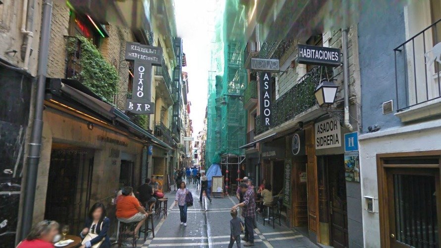 La calle San Nicolás de Pamplona, donde se encontraba la agente de la Policía Municipal trabajando. 