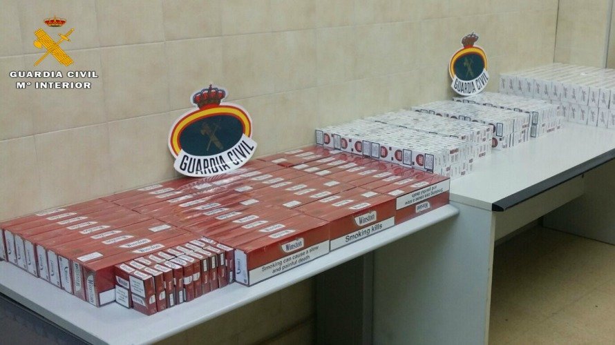 Cartones de tabaco incautados por la Guardia Civil en Caparroso.