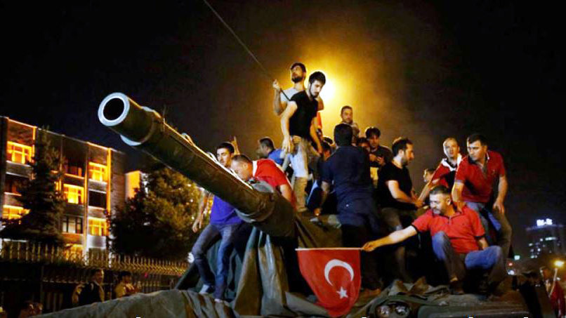 El Gobierno de Erdogan da por controlado el golpe de Estado en Turquía
