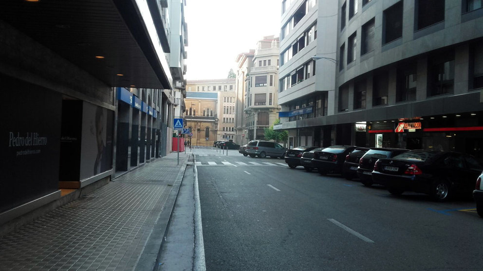 Vista de la calle Paulino Caballero de Pamplona cerca de la avenida de Roncesvalles, donde ocurrieron los hechos el 7 de julio.   (1)