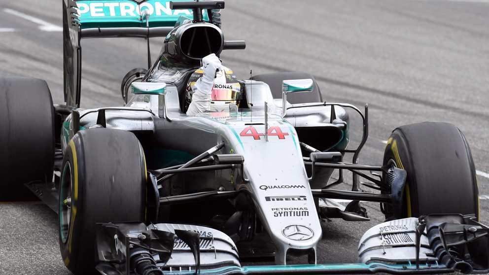 El británico Lewis Hamilton celebra su victoria en el Gran Premio de Alemania. EFE/EPA/ULI DECK