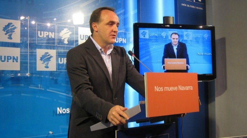 Esparza comparece ante los medios en la sede de UPN. EP