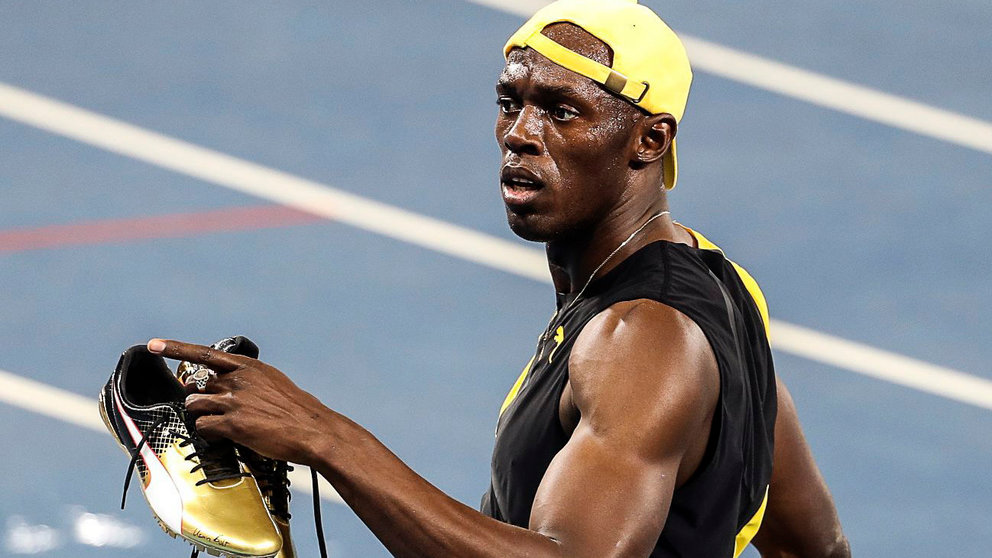 Usain Bolt de Jamaica celebra su victoria en la final de 100 m masculino de la competencia de atletismo en los Juegos Olímpicos Río 2016. EFE/ANTONIO LACERDA
