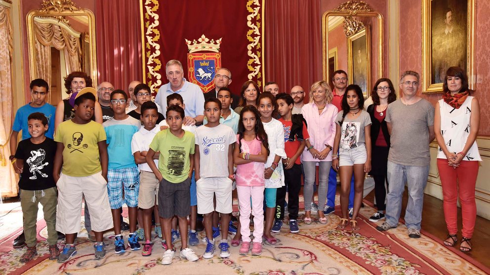 Recepción a un grupo de niños saharauis este jueves en el Ayuntamiento de Pamplona. Foto Ayuntamiento de Pamplona