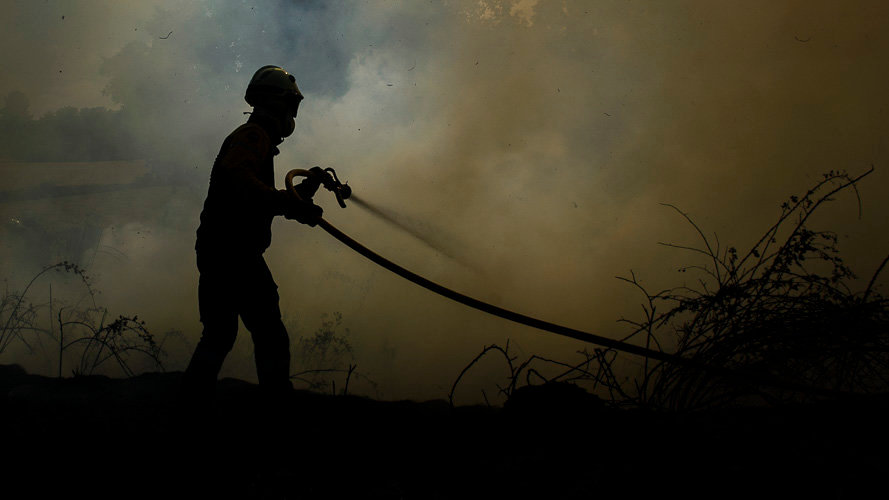 Bomberos de Navarra intervienen en el incendio de Tafalla. PABLO LASAOSA 12 - copia