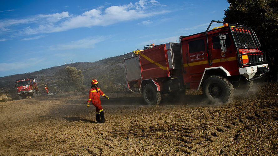 La UME (Unidad Militar de Emergencias) colabora con la extición del incendio de Tafalla. PABLO LASAOSA