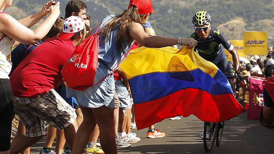 El ciclista colombiano del equipo Movistar, Nairo Quintana, en los últimos metros de la octava etapa de la Vuelta Ciclista a España 2016 , disputada hoy entre la localidad zamorana de Villalpando y meta en La Camperona, en el Valle de Sabero,con un recorrido de 181,5 kilómetros. EFE/Javier Lizón
