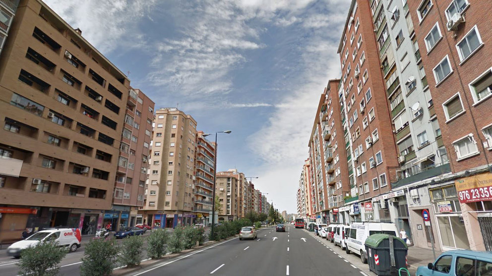 Imagen de la Avenida de Navarra en la capital aragonesa, la calle donde ha sido detenida una pareja por agredirse delante de sus hijos