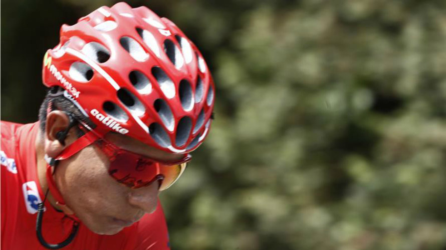 Nairo Quintana mantiene el maillot rojo de la Vuelta 2016. Efe.