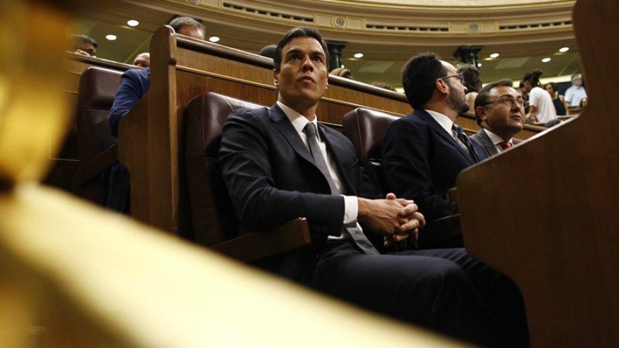 Pedro Sánchez, este viernes, durante la segunda sesión de votación del debate de investidura en el Congreso. EUROPA PRESS