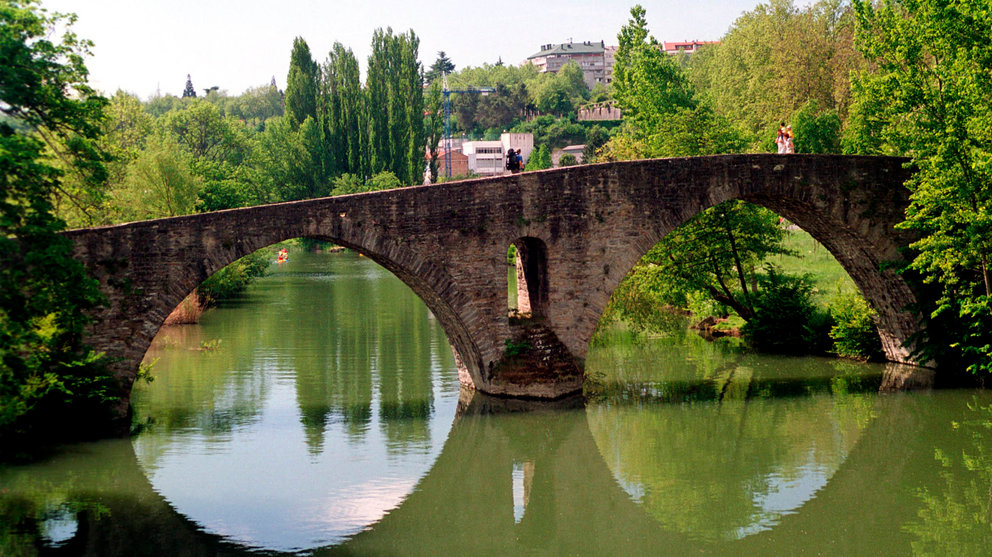 El puente de piedra de San Pedro, en la Rochapea. Imagen del Ayuntamiento de Pamplona - Portal de turismo.
