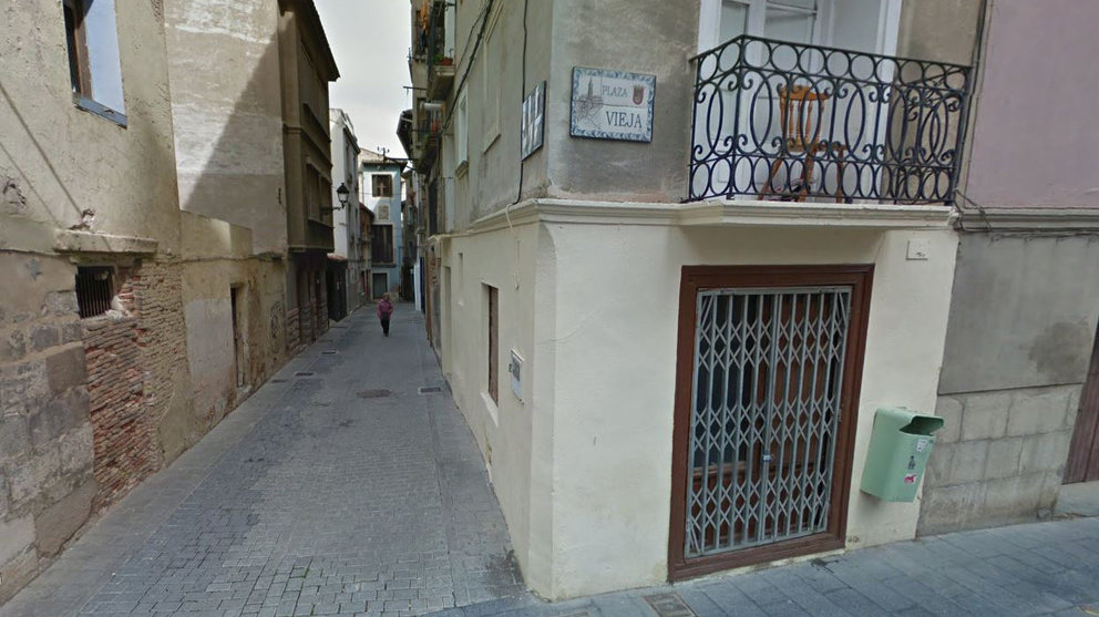 Imagen de la calle San Antón de Tudela, próxima al Ayuntamiento, situada en el casco antiguo de la capital ribera