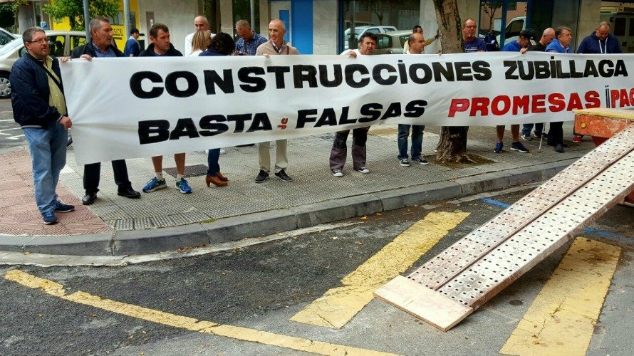 Concentración de trabajadores de Construcciones Zubillaga.