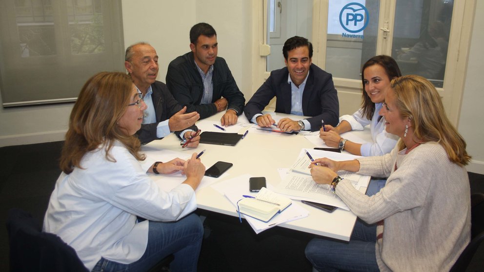 Reunión de los cargos del PP Carmen Alba, José Cruz Pérez Lapazarán, Javier García, Pablo Zalba, Cristina Sanz y Ana Beltrán