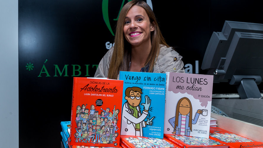 Laura Santolaya del Burgo presenta su libro Crónicas de la Adolestreinta acompañada por el también dibujante César Oroz en la sala Ámbito Cultural de El Corte Inglés. IÑIGO  ALZUGARAY