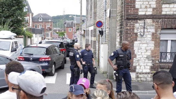 Agentes de la policía francesa durante el despliegue tras un ataque yihadista en Francia. EFE