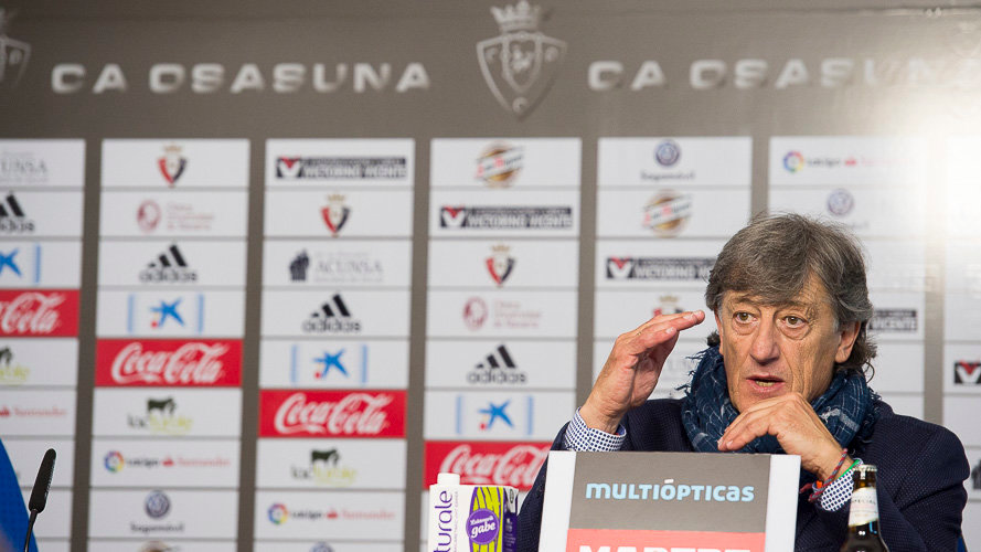 Martín Monreal comparece en rueda de prensa tras el empate entre Osasuna y Celta. PABLO LASAOSA