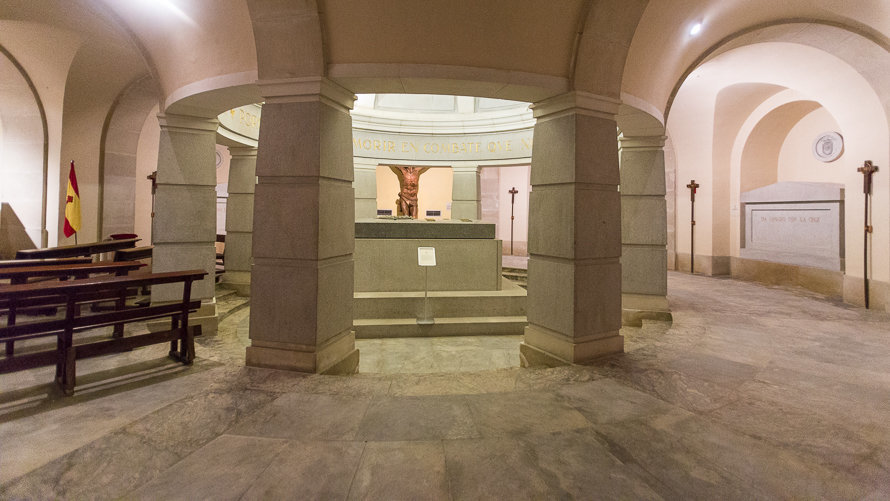 Cripta del Monumento a los Caídos de Pamplona donde se encuentran enterrados los golpistas franquistas Emilio Mola y José Sanjurjo. IÑIGO ALZUGARAY