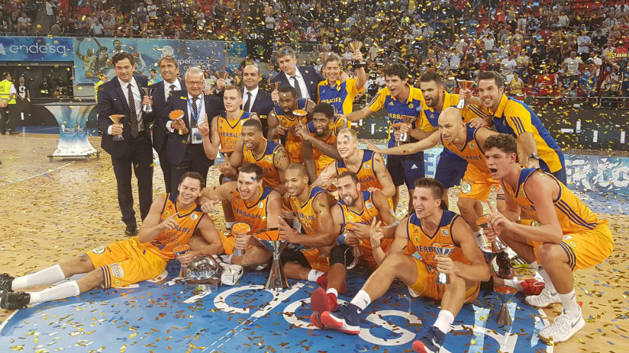 El Herbalife Gran Canaria, campeón de la Supercopa en Vitoria. Twitter Liga Endesa.