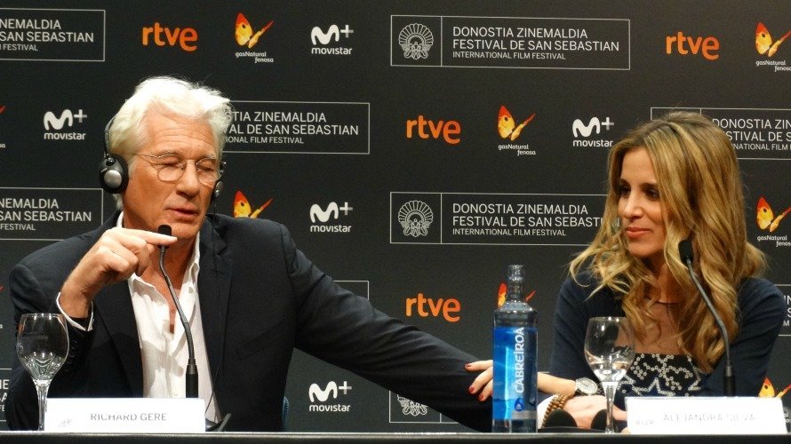 Richard Gere y Alejandra Silva durante la rueda de prensa en San Sebastián. 