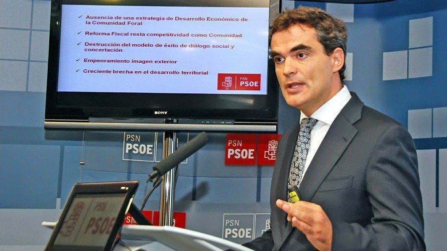 El portavoz parlamentario en  desarrollo económico del PSN, Guzmán Garmendia. 