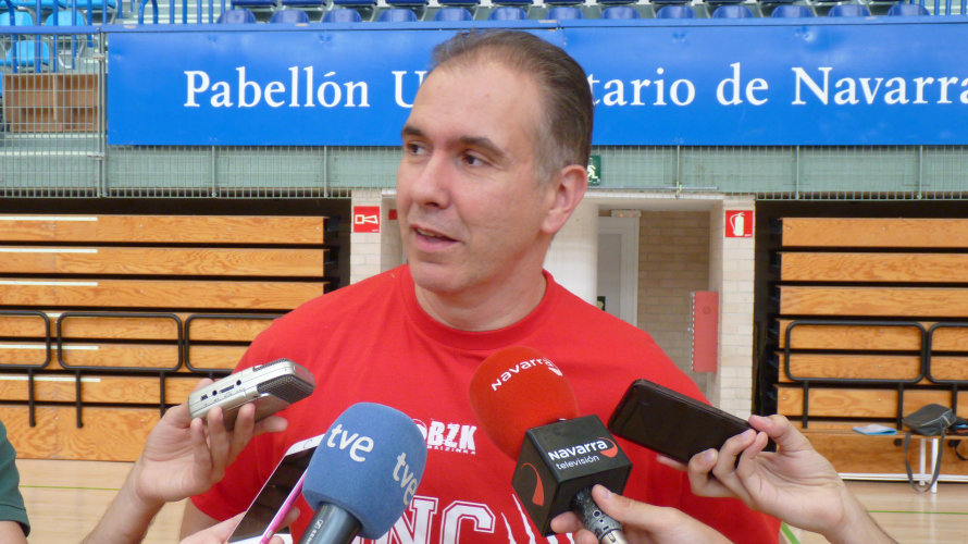 Joaquín Prado, entrenador de Basket Navarra Club, en la Upna.