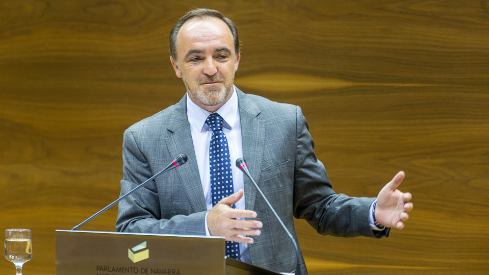 José Javier Esparza (UPN) en una imagen en el pleno del Parlamento de Navarra (3). IÑIGO ALZUGARAY
