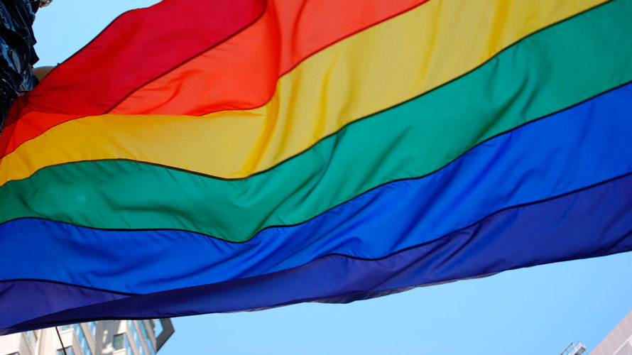 Bandera arcoiris a favor del colectivo LGTBI.