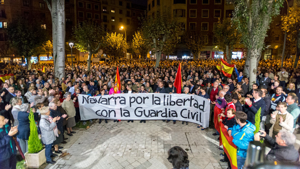 Concentración en Pamplona en solidaridad con la Guardia Civil tras la agresión a dos agentes y sus parejas en Alsasua(3). IÑIGO ALZUGARAY