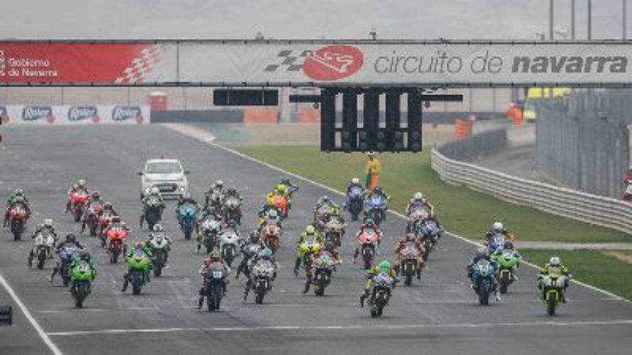 La salida de una prueba de motos en Los Arcos. Foto web Circuito de Navarra