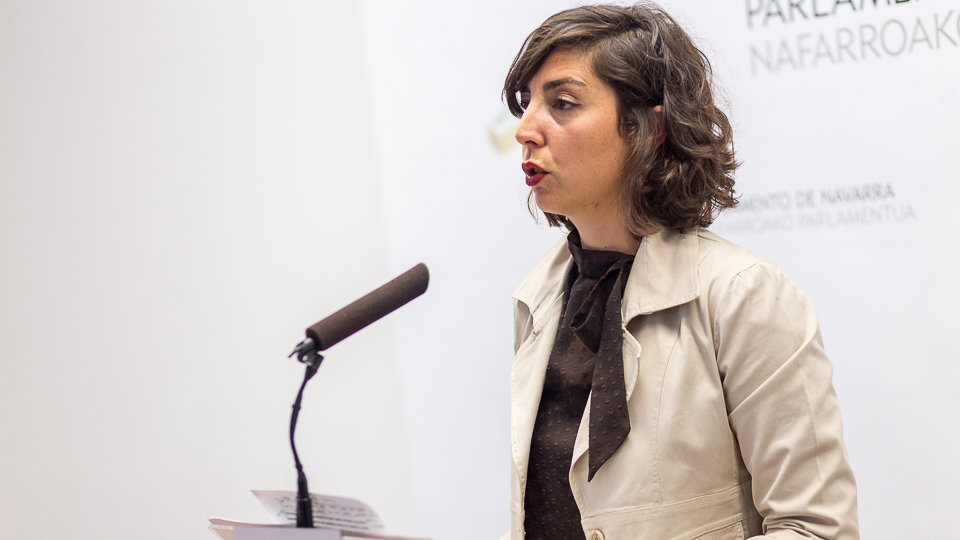 Laura Pérez (Podemos) tras la Mesa y Junta de Portavoces en el Parlamento de Navarra. IÑIGO ALZUGARAY