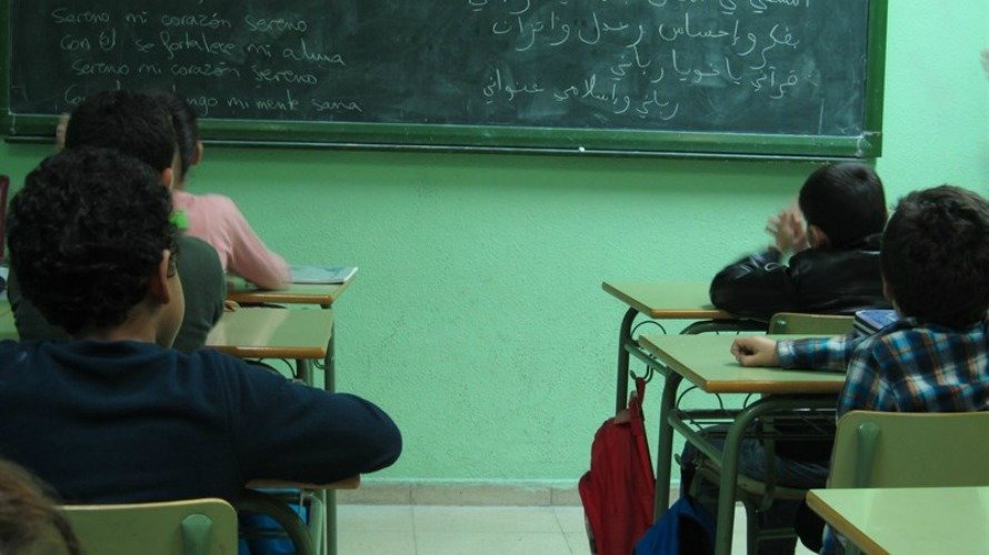 Unos niños aprenden árabe en una escuela. EUROPA PRESS